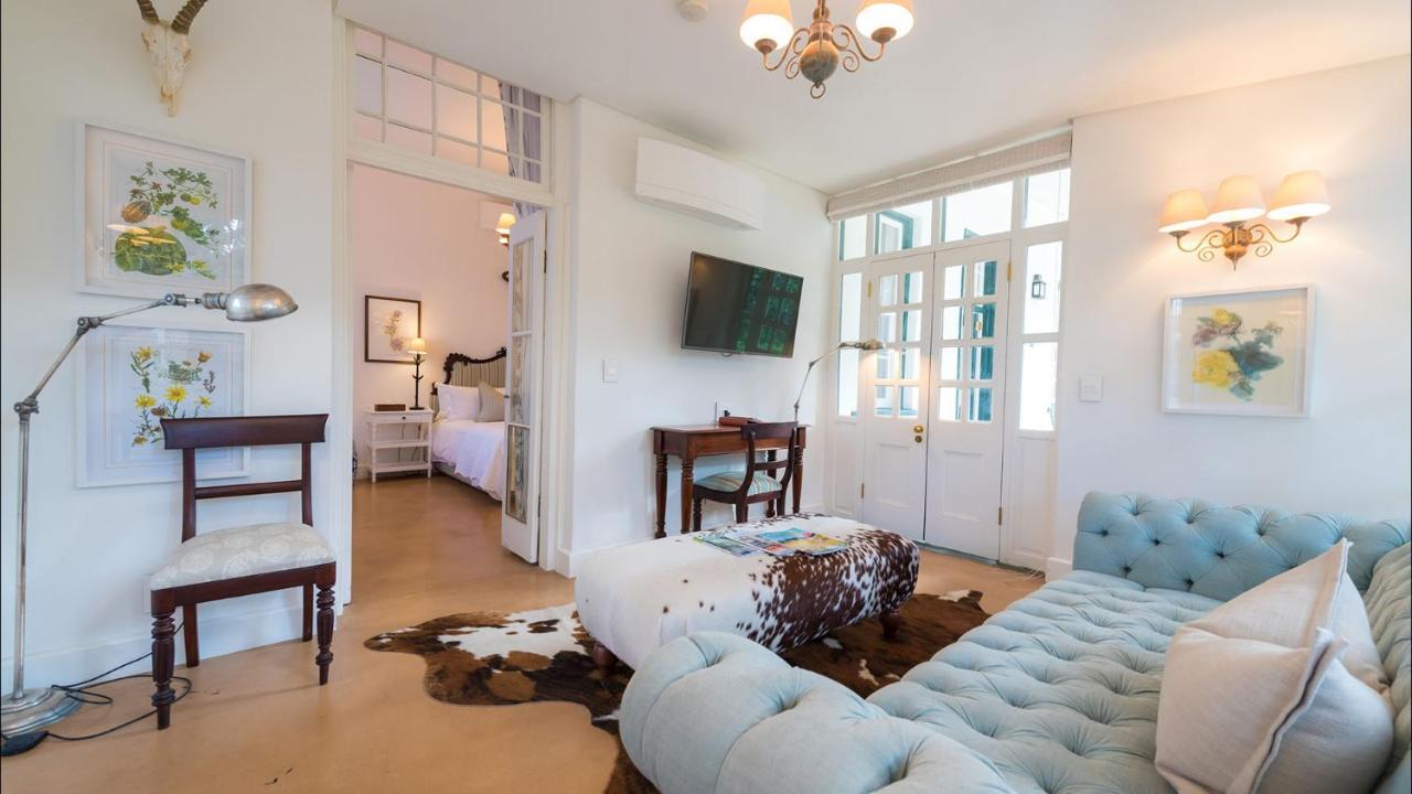 乔斯蒂酒店 Graaff-Reinet 外观 照片 A living room in a typical apartment