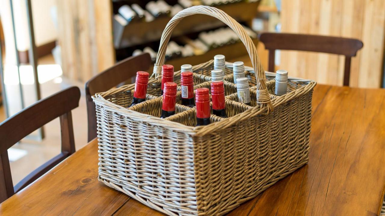 乔斯蒂酒店 Graaff-Reinet 外观 照片 A wine carrier