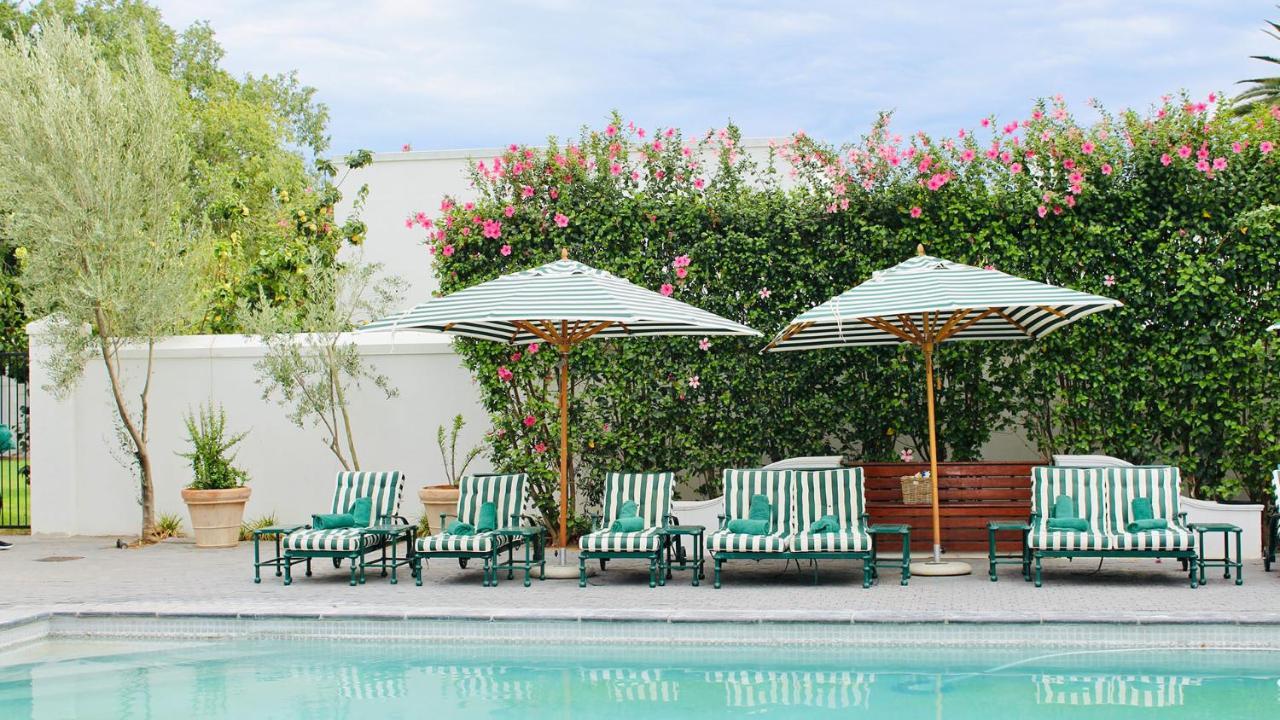 乔斯蒂酒店 Graaff-Reinet 外观 照片 The pool at the Hotel Bel-Air