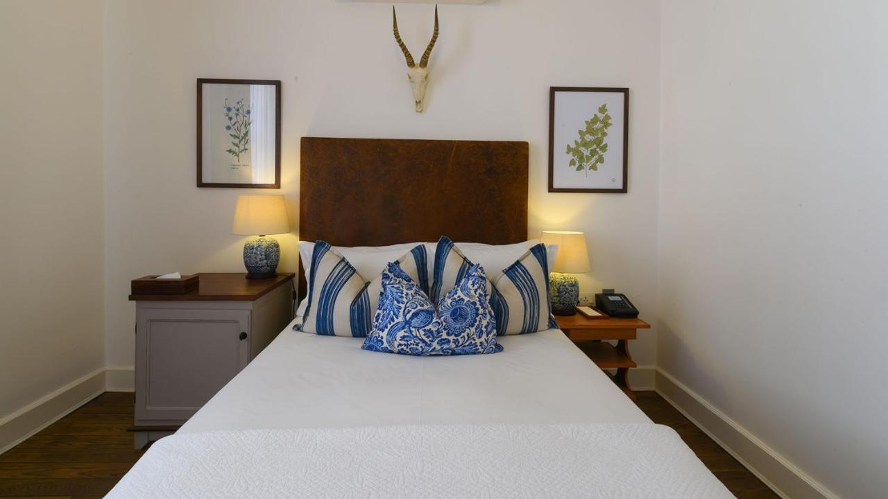 乔斯蒂酒店 Graaff-Reinet 外观 照片 A bedroom at the hotel