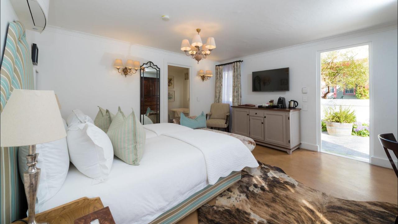 乔斯蒂酒店 Graaff-Reinet 外观 照片 A room at the hotel