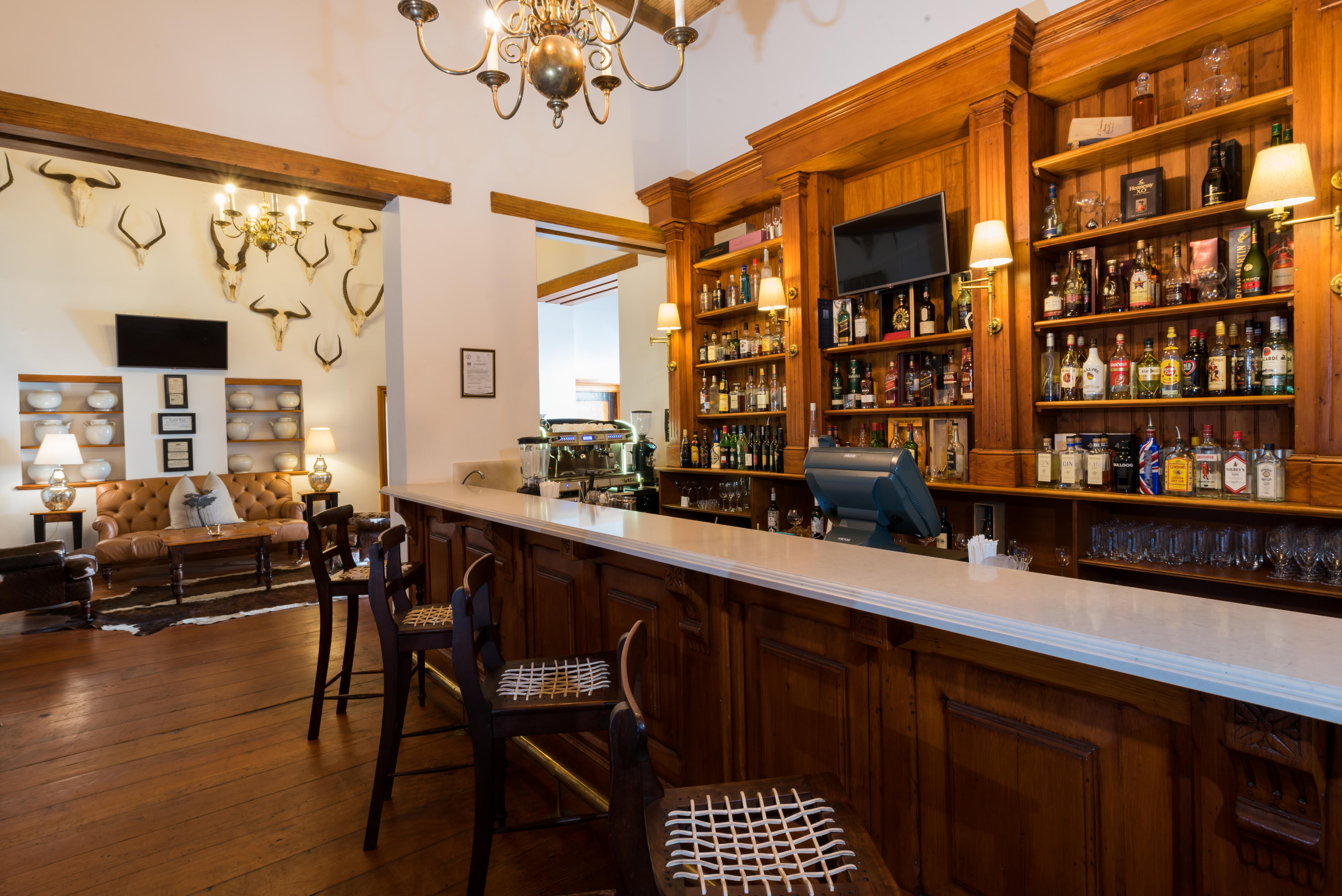 乔斯蒂酒店 Graaff-Reinet 外观 照片 The bar at the hotel